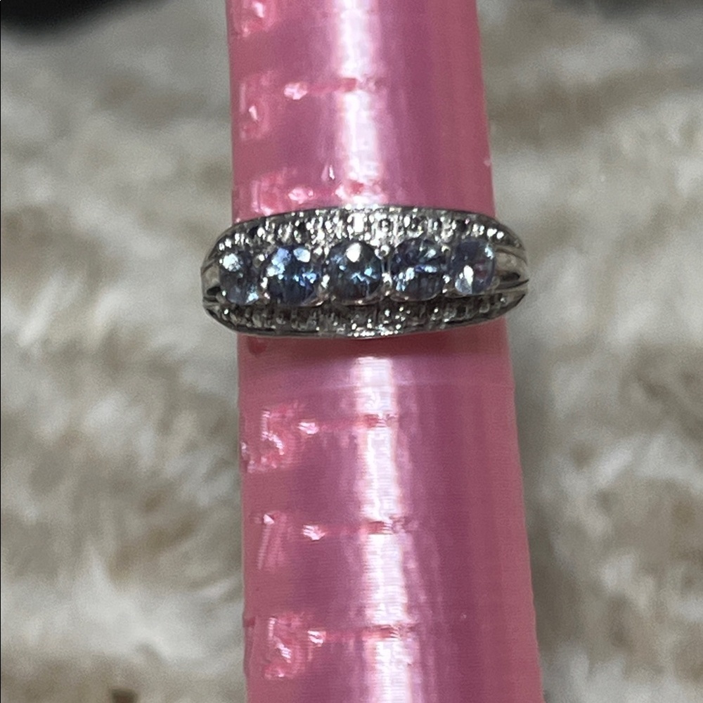 Elegant Silver and Tanzanite Gemstone Ring